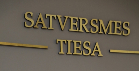 Satversmes tiesa sāk skatīt lietu par smēķēšanas aizliegumu spēļu zālēs
